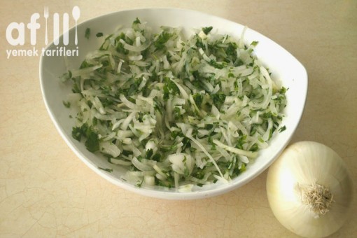 Soğan Salatası Tarifi